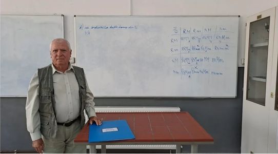 NOUL AN ŞCOLAR – Un profesor octogenar începe încă un an la catedră. Ioan Brânzan predă fizica la Liceul German Sebeş şi are mai mulţi ani de activitate decât au unii pensionari din România ani de viaţă - FOTO

