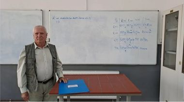 NOUL AN ŞCOLAR – Un profesor octogenar începe încă un an la catedră. Ioan Brânzan predă fizica la Liceul German Sebeş şi are mai mulţi ani de activitate decât au unii pensionari din România ani de viaţă - FOTO