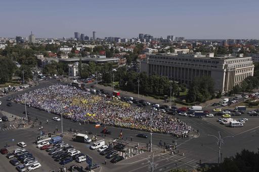 UPDATE - Mii de profesori au protestat luni în Capitală cerând demisia ministrului Educaţiei şi abrogarea măsurilor asumate de Guvern/ Ce le-a spus Nicuşor Dan sindicaliştilor la întâlnirea de la Cotroceni - FOTO, VIDEO
