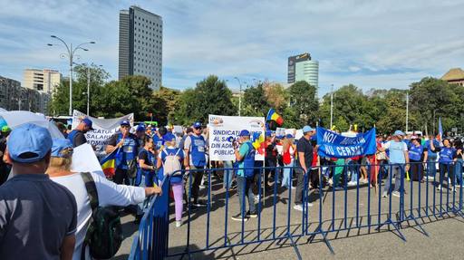 UPDATE Protest al sindicaliştilor din administraţia publică în Piaţa Victoriei: „Guvernul trebuie să înţeleagă că lucrurile nu mai pot continua aşa!” / Protestatarii au plecat spre Palatul Parlamentului/ Nemulţumirile angajaţilor din acest sistem - FOTO