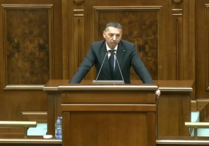Daniel David, la moţiunea împotriva sa: Da, educaţia este în pericol. Când un sistem produce spre 50% analfabetism funcţional, devine un risc de securitate naţională. Dacă nu suntem atenţi, ţara va deveni o civilizaţie eşuată, sub obscurantism