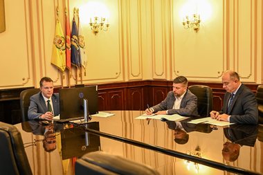 Ionuţ Moşteanu a discutat cu adjunctul ministrului Apărării ucrainean despre dezvoltarea unor proiecte comune de producţie de drone în România

