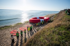 Peste 50 de activişti Greenpeace din cinci ţări, inclusiv România, cer oprirea proiectelor noi de exploatare a gazelor din Marea Neagră şi cooperare regională pentru protejarea acesteia, dar şi tranziţia către surse de energie mai curate şi durabile