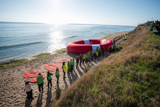 Peste 50 de activişti Greenpeace din cinci ţări, inclusiv România, cer oprirea proiectelor noi de exploatare a gazelor din Marea Neagră şi cooperare regională pentru protejarea acesteia, dar şi tranziţia către surse de energie mai curate şi durabile