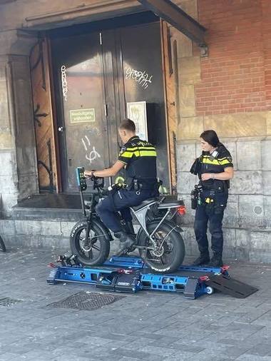 Sindicatul Europol cere dotarea cu staţii mobile de măsurare a vitezei trotinetelor electrice: România are nevoie de măsuri rapide şi eficiente pentru protejarea tuturor participanţilor la trafic

