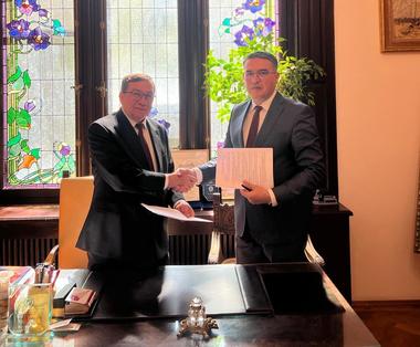 Elevii bucureşteni vor fi învăţaţi cum să acorde primul ajutor, printr-un parteneriat între ISMB şi UMF „Carol Davila”/ Inspector general: Ne propunem nu doar să transmitem cunoştinţe teoretice, ci şi să dezvoltăm deprinderi practice care pot salva vieţi