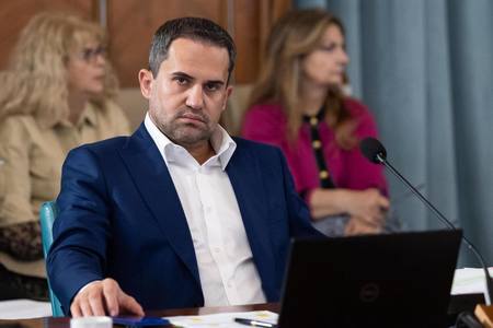 Ministrul Transporturilor, Ciprian Şerban: Guvernul a aprobat un pachet legislativ care vizează exproprieri suplimentare şi actualizarea documentaţiilor tehnice, măsuri fără de care şantierele aflate în derulare nu şi-ar putea continua ritmul asumat