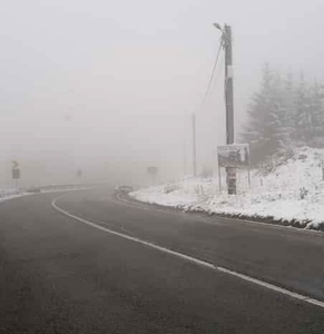 Prima ninsoare din acest sezon, pe Transfăgărăşan/ A nins şi pe Transalpina, dar şi în Pasul Prislop din Maramureş - FOTO, VIDEO