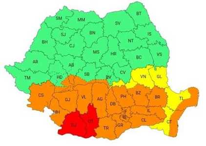 Vreme deosebit de rece, ploi, intensificări ale vântului şi ninsori la altitudini de peste 1.500 de metri, până sâmbătă/ Cod roşu de ploi abundente în Olt şi Dolj, coduri portocaliu şi galben în alte judeţe/ Alte avertizări vizează vântul puternic