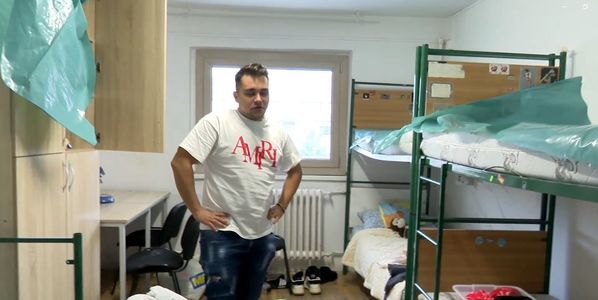 Timişoara: Mai mulţi studenţi au fost relocaţi dintr-un cămin al Universităţii de Vest, după ce camerele lor au fost inundate în urma ploilor/ Căminul se află în renovare - FOTO
