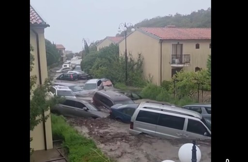 Atenţionare de călătorie transmisă de MAE – Cod roşu de furtuni în Bulgaria / Este vizată coasta Mării Negre

