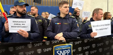 Angajaţii Centrului de Detenţie Craiova, protest faţă de desfiinţarea unităţii/ Sindicaliştii reclamă încălcarea standardelor/ ANP: Centrul se transformă în secţie exterioară a Penitenciarului Craiova / Angajaţii nu vor fi relocaţi în alte unităţi - VIDEO
