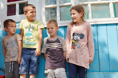 Raport: Mai mult de o treime dintre copiii români trăiesc în sărăcie/ România, locul trei în topul UE al celei mai mari rate de sărăcie în rândul copiilor/ Fenomenul, în creştere/ Victor Negrescu: Sărăcia unui copil nu e o statistică, ci un eşec colectiv