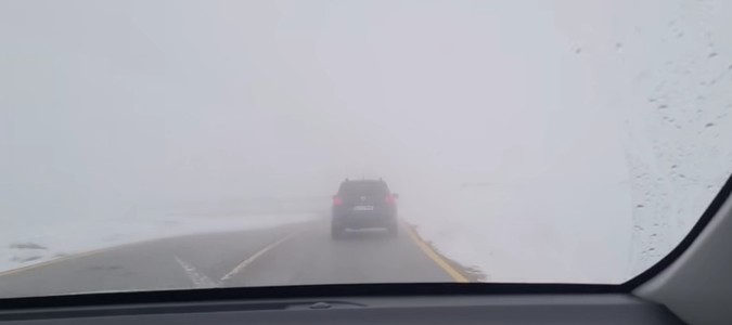 CNAIR anunţă că se închide încă un sector din Transalpina, cel dintre Obârşia Lotrului şi Curpăt, din cauza viscolului, a avalanşelor şi a căderilor de stânci - VIDEO