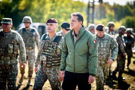 Moşteanu a inspectat exerciţiul MOBEX în Bucureşti şi Ilfov: Niciuna din cozi nu a fost la Ministerul Apărării. Şi nici metrul de croitorie. În unităţile MApN, oamenii au primit echipamentul / Statul Major General va face o analiză
