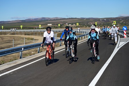 Prahova: Centura ocolitoare a oraşului Mizil, inaugurată de 300 de biciclişti, înainte de a fi deschisă traficului rutier
