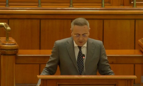 Ministrul Agriculturii, la dezbaterea moţiunii care îl vizează: Document redactat pe genunchi cu un singur scop, acela de a bifa producţia de lozinci pe hectar. Se pare că unii colegi din AUR au confundat sezonul recoltei cu sezonul moţiunilor