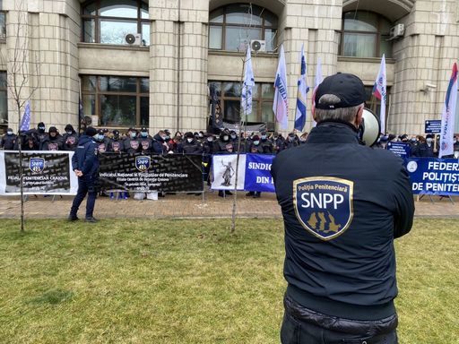 Sindicaliştii din penitenciare pichetează Ministerul Justiţiei / Ei reclamă ”reforma haotică”, lipsa dialogului, reorganizarea unităţilor fără consultare şi limitări bugetare