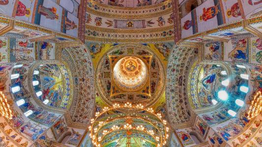 UPDATE - Mii de pelerini şi de oficialităţi, la sfinţirea picturii Catedralei Naţionale/ Patriarhii Bartolomeu şi Daniel au oficiat slujba/ Costul lucrărilor încă neterminate, peste 200 milioane euro/ Bartolomeu: Un preafrumos lăcaş de cult - VIDEO