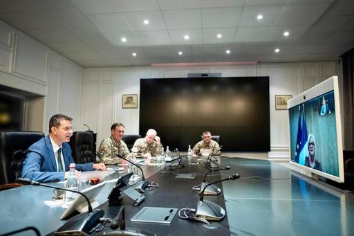 Ministrul Apărării din Franţa urmează să viziteze România / Moşteanu: Parteneriatul strategic româno-francez rămâne un pilon solid al securităţii europene şi al cooperării noastre în cadrul NATO şi al Uniunii Europene

