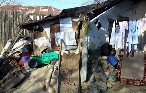 Monitorul Social: Unu din zece români trăieşte în locuinţe extrem de precare, iar majoritatea familiilor cu copii, în locuinţe supraaglomerate