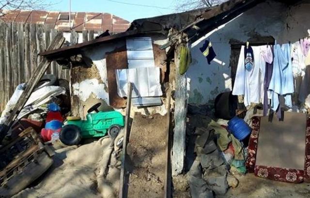 Monitorul Social: Unu din zece români trăieşte în locuinţe extrem de precare, iar majoritatea familiilor cu copii, în locuinţe supraaglomerate