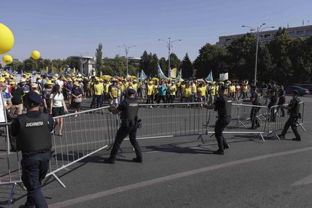 Marile confederaţii sindicale protestează în faţa Guvernului: Nu mai acceptăm să fim victimele unui sistem care promovează austeritatea, incompetenţa şi lipsa de responsabilitate / Restricţii de trafic în Bucureşti / Măsuri dispuse de Jandarmerie

