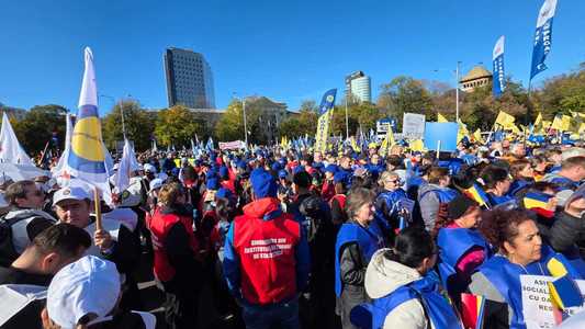 UPDATE - Mii de sindicalişti protestează la Guvern, cerând creşterea salariului minim şi a pensiilor şi stoparea măsurilor de austeritate: „De la ei n-au fost în stare să taie”/ Mesajul CNS „Cartel Alfa”