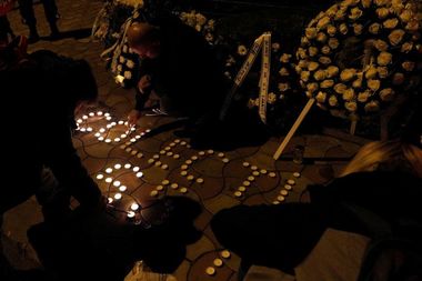 10 ANI DE LA COLECTIV - Alex şi Bogdan au pierit în urma incendiului de la Colectiv. Pentru părinţii lor, sunt zece ani de durere şi de întrebări fără răspuns