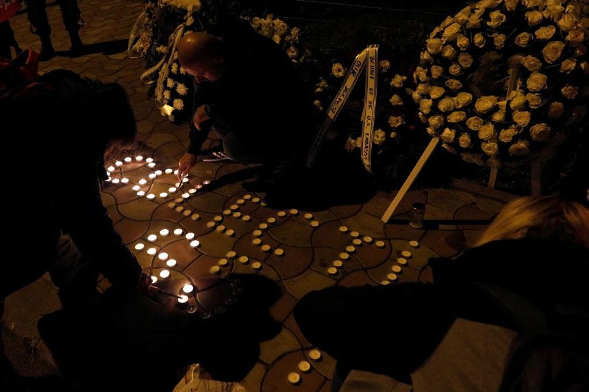 10 ANI DE LA COLECTIV - Alex şi Bogdan au pierit în urma incendiului de la Colectiv. Pentru părinţii lor, sunt zece ani de durere şi de întrebări fără răspuns

