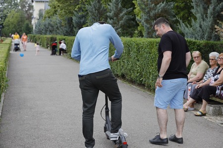 Trotinetele electrice, interzise în anumite zone din municipiul Buzău. Amenzi de până la 1.500 de lei