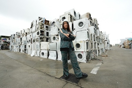 O asociaţie de mediu afirmă că recordurile de vânzări de Black Friday produc o creştere de până la 15% a deşeurilor electronice, mare parte aruncate la gunoi: „Nu e doar despre ce adăugăm în coşul de cumpărături, ci şi despre ce reciclăm responsabil”