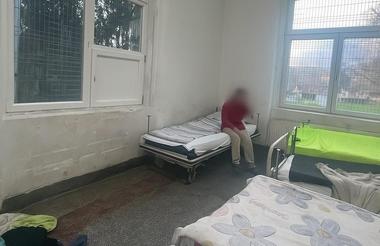Coordonatoarea unei organizaţii neguvernamentale cere intervenţia urgentă a ministrului Sănătăţii, în cazul pacienţilor dintr-un spital de psihiatrie din Mureş, care ar fi ţinuţi în condiţii inumane şi supuşi unor tratamente degradante/Reacţia spitalului