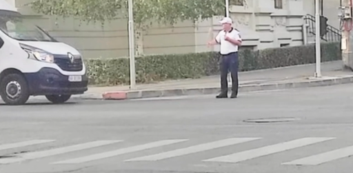 Şeful Biroului Rutier Medgidia, acuzat de abuz: ”Pretenaş, nu merge treaba aşa” / Ar fi trimis un agent să dirijeze traficul într-o intersecţie aglomerată, în timp ce alt echipaj avea misiunea de a-l supraveghea / Reacţia IPJ Constanţa – VIDEO
