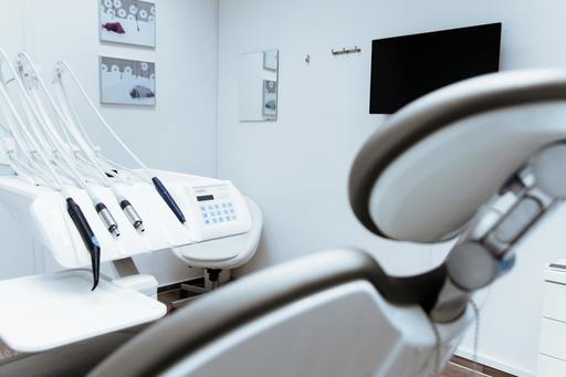 CAZUL FETIŢEI DE 2 ANI CARE A MURIT DUPĂ ANESTEZIE – Avocatul clinicii: Autorizaţia sanitară era în curs de finalizare, dar exista aviz de funcţionare / Locaţia era echipată cu toată aparatura şi materialele medicale necesare 
