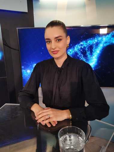 Dr. Michela Gingirov: Am văzut, nu de puţine ori, arsuri chimice de la diferite combinaţii de acizi exfolianţi, vitamina C, retinoizi foarte puternici, deci combinaţii nestăpânite, de concentraţii foarte mari