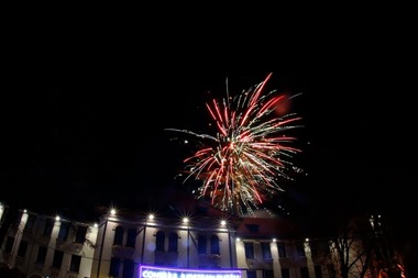 Buzăul îşi schimbă tradiţia de Revelion - artificiile lasă locul luminilor, pentru a nu speria animalele
