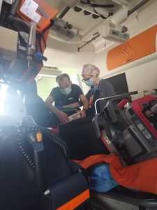 Bebeluş de numai 5 luni, aflat pe „plămân artificial”, transferat cu avionul la Milano, pentru a fi operat. Transportul copilului, o imensă provocare. Adelina Toncean, Asociaţia Blondie: „Trebuie avut grijă să nu iasă tuburile care ţin tot sistemul”

