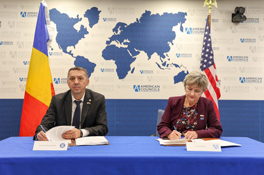 Daniel David a semnat noul acord pentru programele FLEX/FLEX Abroad, susţinute de Departamentul de Stat al SUA: Ne-am angajat acum să reluăm programul pentru anul şcolar 2026-2027, urmând să evaluăm modalităţile de continuare pentru anii următori