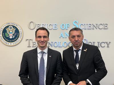 Ministrul Educaţiei, vizită la Casa Albă pentru discuţii axate pe ştiinţă şi tehnologie