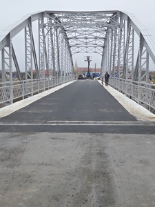 Arad: Se redeschide circulaţia pe podul de la Şicula

