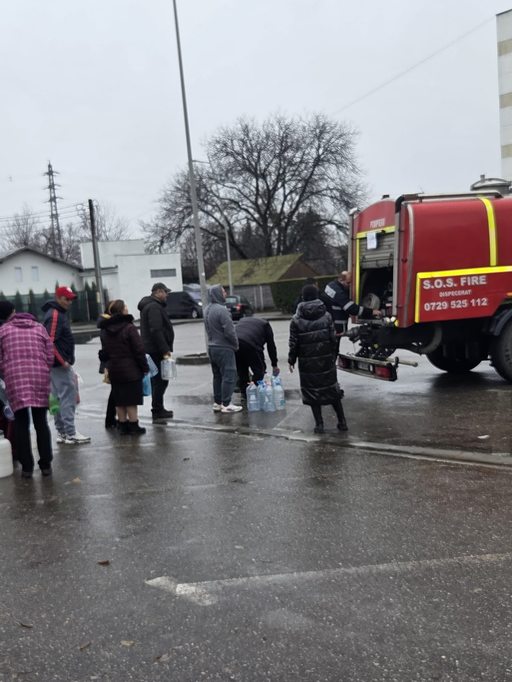 ISU Prahova anunţă că foloseşte cisterne de mii de litri pentru a distribui apă în localităţile care nu primesc prin reţeaua de distribuţie. Instituţia precizează că e vorba despre apă menajeră, interzisă consumului
