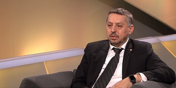 David afirmă că nu le reproşează profesorilor analfabetismul funcţional al copiilor care nu merg la şcoală: Dacă îl ai patru ani la şcoală şi nu iese din zona analfabetismului funcţional, cea mai mare responsabilitate, în acea situaţie, revine profesorilo