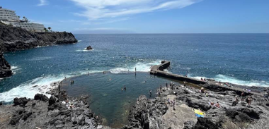 UPDATE - MAE: Doi cetăţeni români, implicaţi în incidentul din Tenerife, produs de un val oceanic uriaş/ Autorităţile spaniole au confirmat decesul celor doi români/ Presa spaniolă indică, în total, patru morţi şi un dispărut