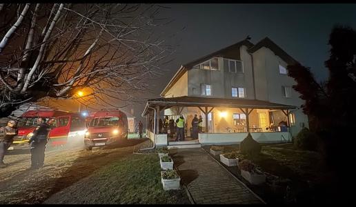 Percheziţii ale poliţiştilor în cazul azilului din Timiş de unde bătrânii au fost relocaţi şi ţinuţi în condiţii mizerabile / Acuzaţii de lipsire de libertate, exercitarea fără drept a unei profesii sau activităţi, ucidere din culpă şi purtare abuzivă

