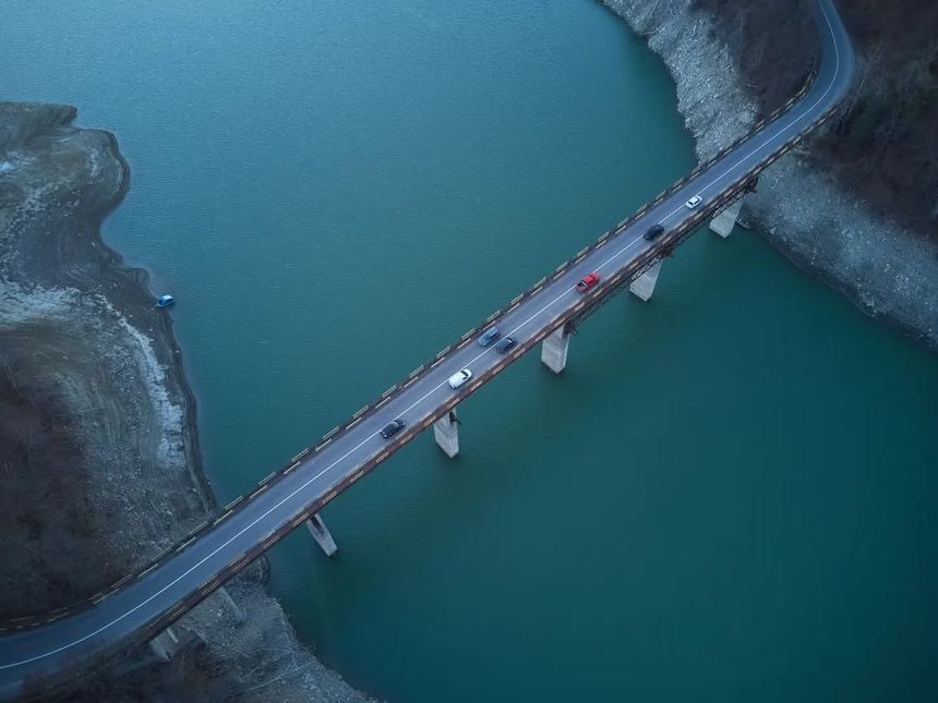 Încep procedurile pentru repornirea hidroagregatelor Hidroelectrica de la baza barajului Paltinu, care provoacă turbiditatea apei. Autorităţile dau asigurări că furnizarea apei către populaţie nu va fi sistată