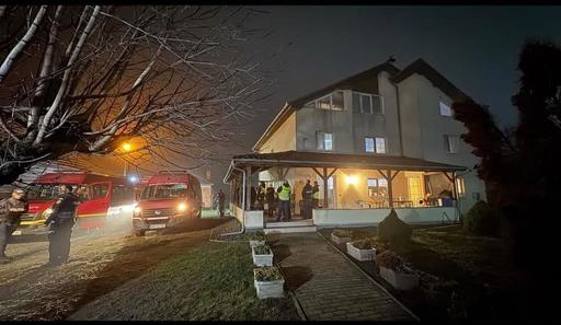 Unsprezece bătrâni din azilul din Timiş de unde oamenii au fost relocaţi şi ţinuţi în condiţii mizerabile sunt internaţi în spitale cu scabie
