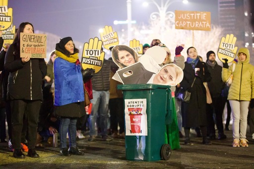 Comunitatea Declic protestează luni în faţa Palatului Cotroceni, în ziua în care şeful statului discută cu magistraţii nemulţumiţi de starea justiţiei: ”Colindăm, justiţia să reparăm!”
