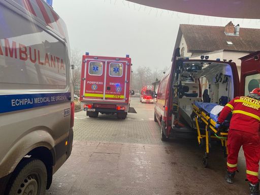UPDATE - Tavanul de rigips de la piscina interioară a hotelului Hilton din municipiul Sibiu s-a prăbuşit/ A fost declanşat Planul Roşu de Intervenţie/ Şapte persoane, între care patru copii, duse la spital, cu răni uşoare sau atac de panică - FOTO