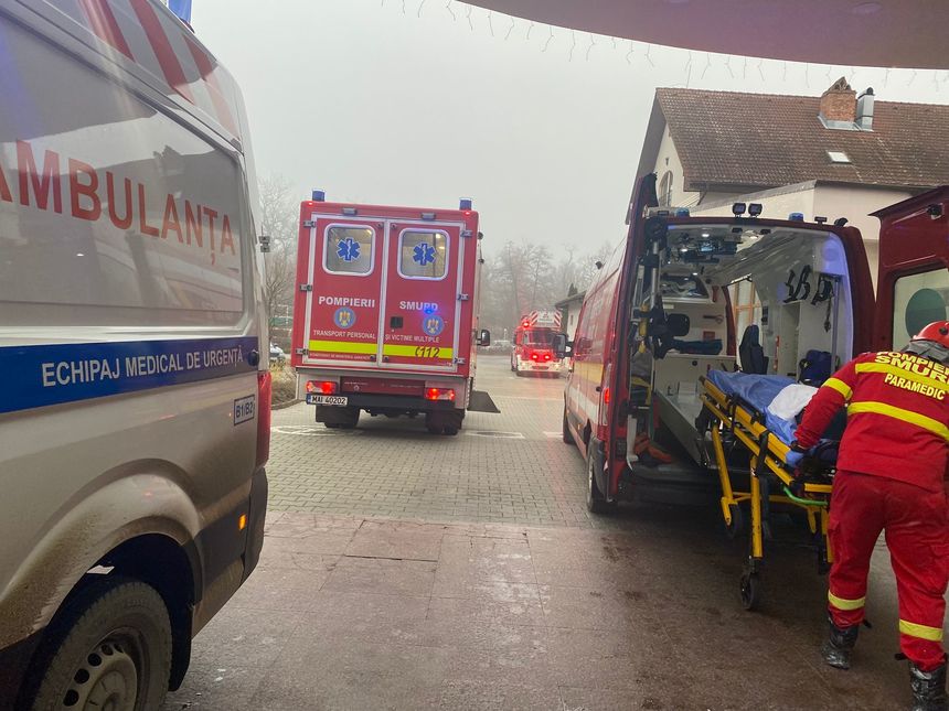 UPDATE - Tavanul de rigips de la piscina interioară a hotelului Hilton din municipiul Sibiu s-a prăbuşit/ A fost declanşat Planul Roşu de Intervenţie/ Şapte persoane, între care patru copii, duse la spital, cu răni uşoare sau atac de panică - FOTO